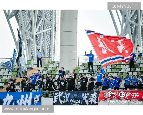 武汉三镇足球比赛直播精彩瞬间回顾与赛后分析全方位呈现球迷热情与期待